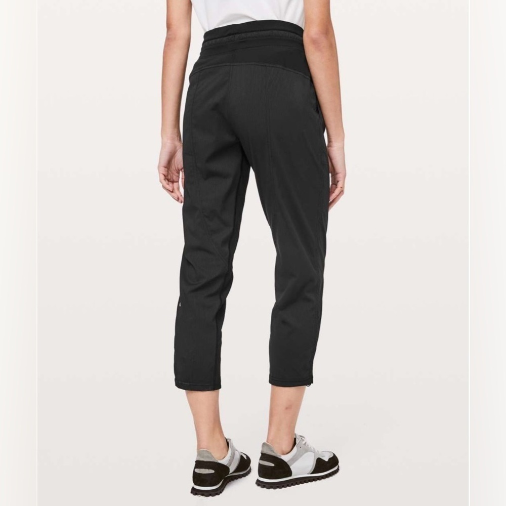 Lululemon Dance Studio Crop 25” Pants — Black | Size 4| Excellent Condition - Picture 3 of 8